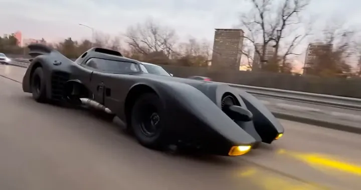 Batmobile ispirata al film del 1989, è omologata e ha un V8 turbo fino a 1.000 CV