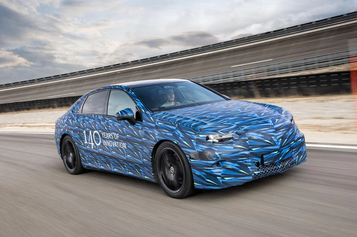 Mercedes-Benz, Classe C manca poco al debutto: autonomia fino a 700 km