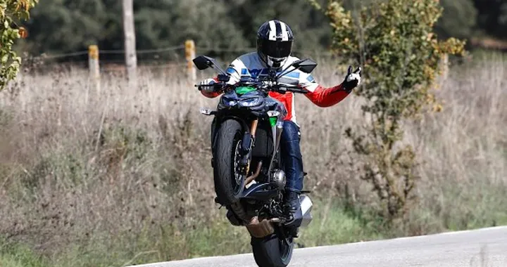 Kawasaki Z1000 MY 2014: Dr. Jekyll e Mr. Hyde in chiave 2014