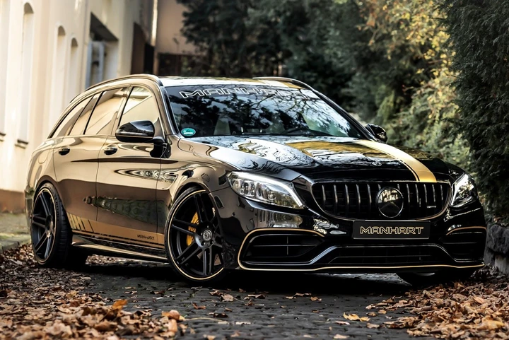 Manhart CR 700 Wagon: omaggio al V8