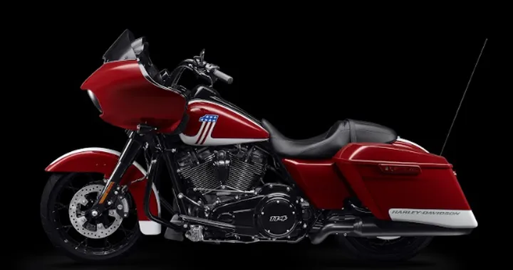 Harley-Davidson, un omaggio alla bandiera americana: due nuove colorazioni per la Road Glide Special