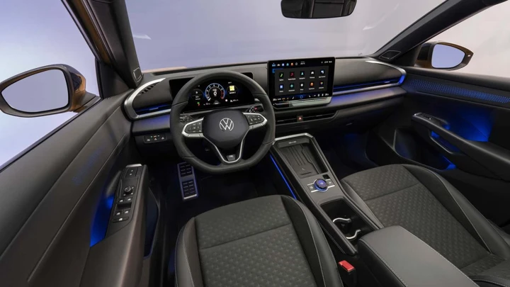 Nuova Volkswagen T-Roc: come sono cambiati interni e bagagliaio