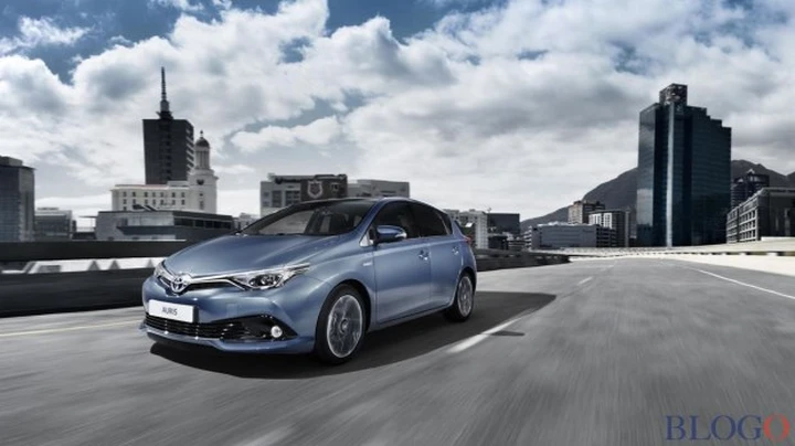 Toyota Auris 2015: foto ed informazioni ufficiali