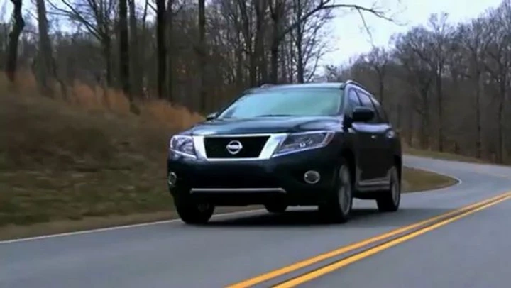 Nissan Pathfinder Hybrid in video