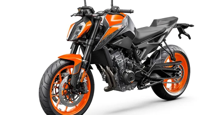 KTM 890 Duke 2021: leggera, potente e affilata