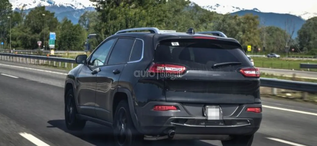 Jeep Cherokee foto spia e caratteristiche