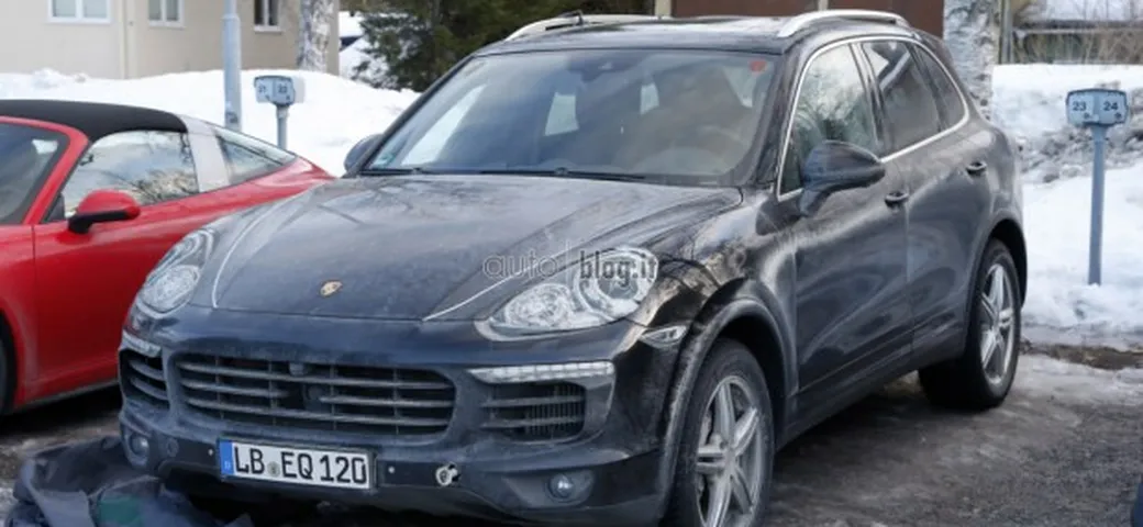 Porsche Cayenne: foto spia del facelift