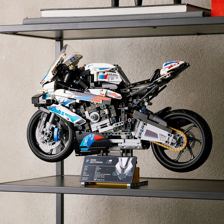 BMW M 1000 RR: arriva il kit Lego Technic da 1920 mattoncini