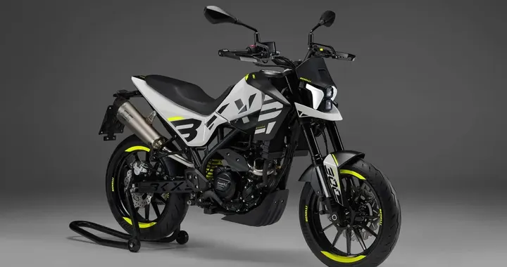 Benelli BKX 300 S 2024: la moto versatile per città e percorsi extraurbani