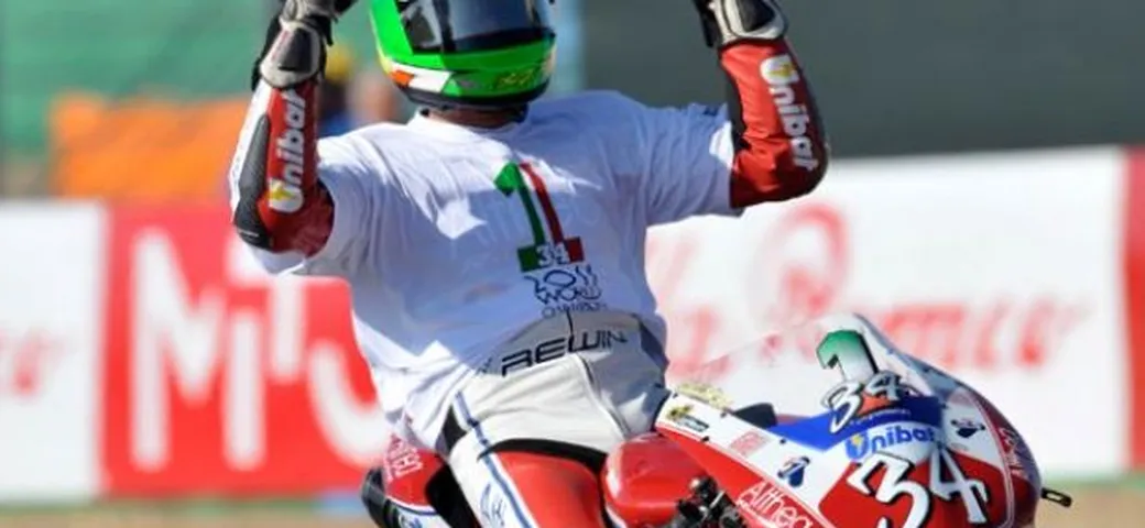 STK 1000: Davide Giugliano è il campione europeo Superstock 2011!