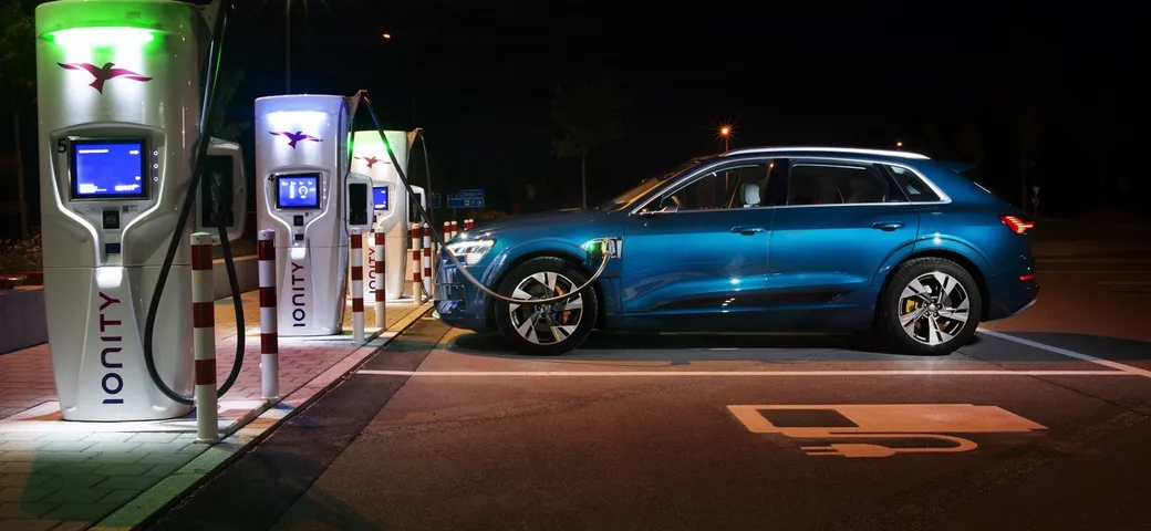 Quando ricaricare l'auto elettrica è più caro che fare benzina