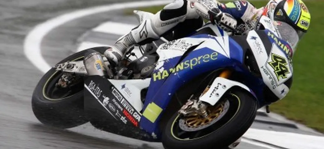 SBK, FP1: sorpresa Rolfo sotto la pioggia di Magny Cours