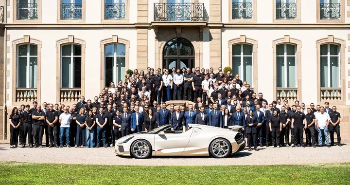 Bugatti dice addio al W16, consegnata l'ultima Mistral prima dell'era V16