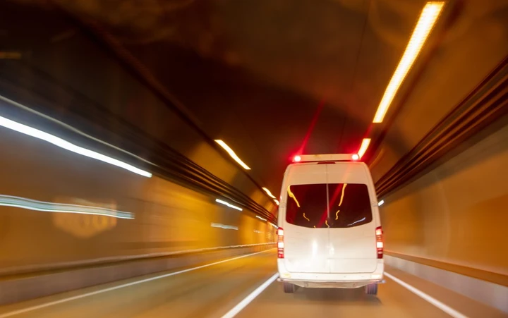 Come i giovani che hanno bevuto in discoteca evitano di mettersi al volante: il servizio