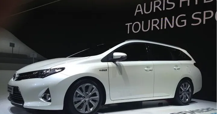 Toyota Auris Hybrid, Verso, GT86 TRD e tutte le novità live dal Salone di Parigi 2012