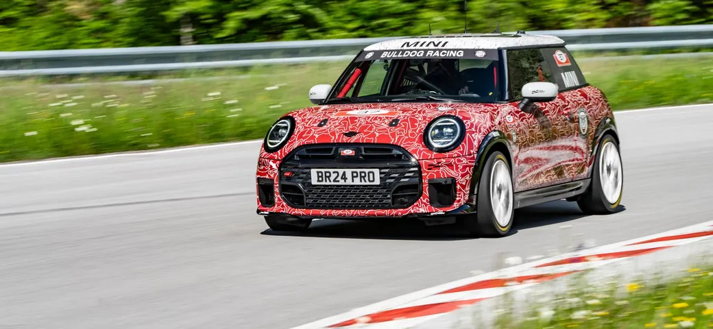 Nuova MINI John Cooper Works alla 24 Ore del Nurburgring, poi l'anteprima mondiale
