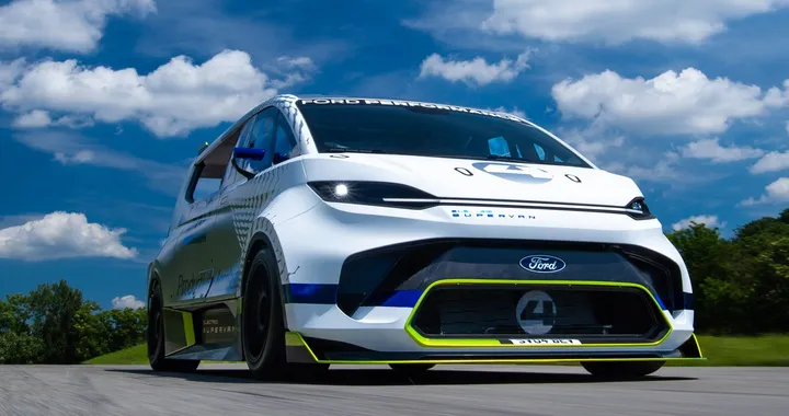 Ford Pro Electric SuperVan: da 0 a 100 km/h in meno di 2 secondi!