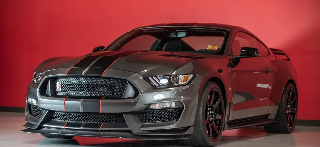 In vendita una Ford Mustang Shelby GT350R con solo 800 miglia