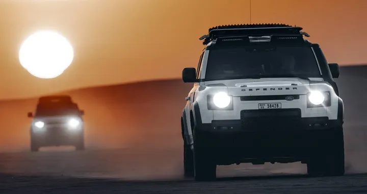 Land Rover, pronte sei Defender per la missione Dakar