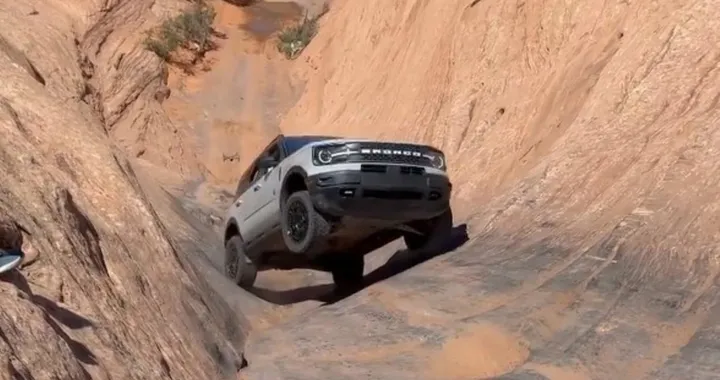 Il Ford Bronco conquista le gole dell'Hell's Gate [Video]