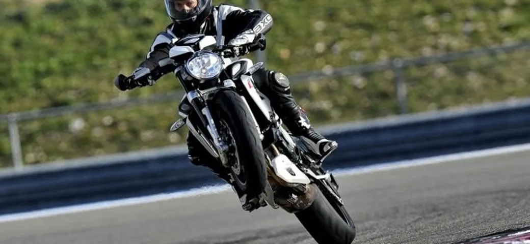 MV Agusta Brutale 800 Dragster: la prova completa