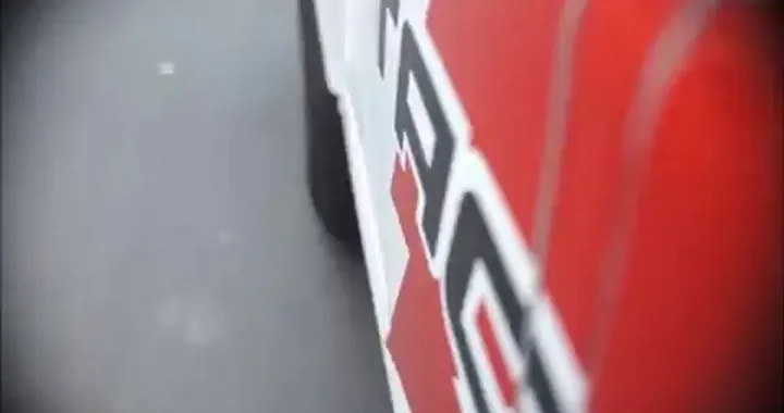 Tacita TRace sulle strade di Parigi