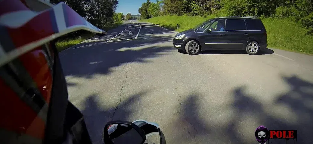 Motorcycle Hits a ROCK @ 278km/h !! Tire Exploded