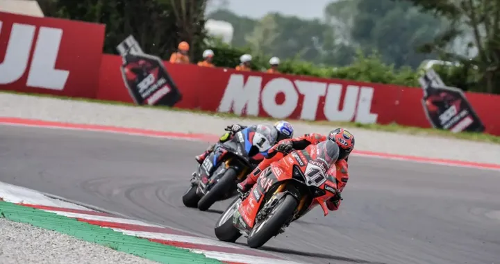 Cremona incorona Bulega: tripletta e gloria tricolore in Superbike