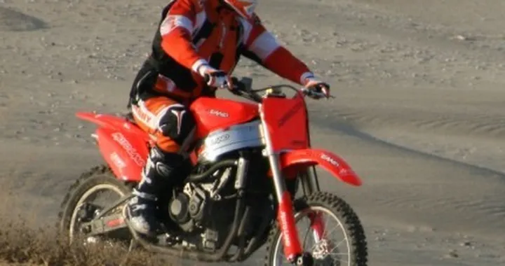 Una CBR 900 da enduro!?