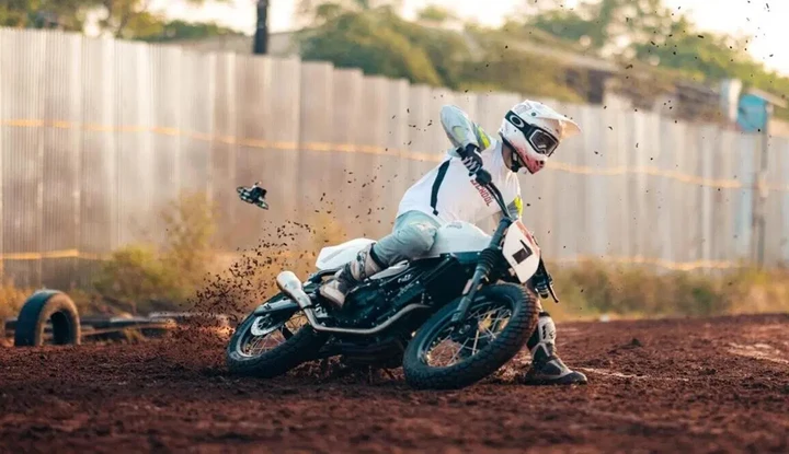 Royal Enfield: progetto Pure Motorcycling tra scuola, viaggi e off-road