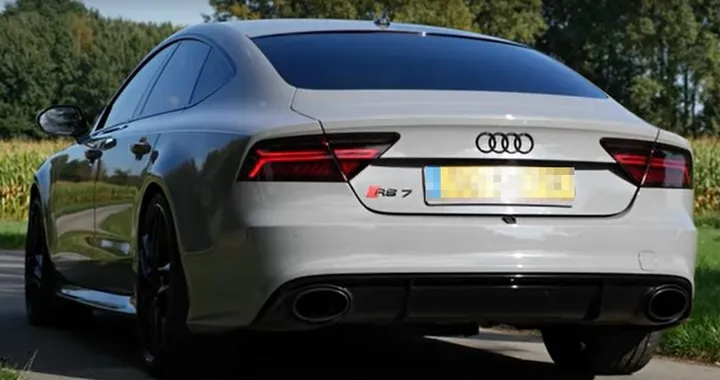 Audi RS7 con scarichi Akrapovic fino a 310 km/h sull'Autobahn [Video]