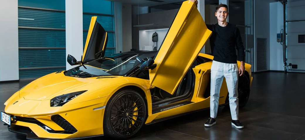 Lamborghini: auguri social a Dybala