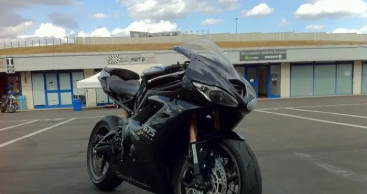 Scatto in Corsa: Triumph Daytona 675 a Vallelunga