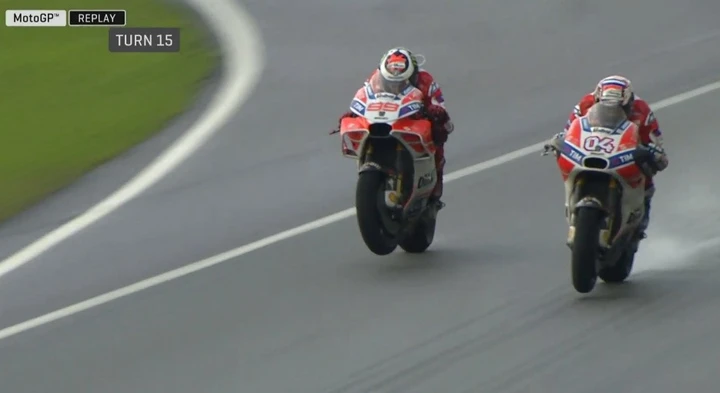 MotoGP Malesia 2017: Dovizioso 1°, doppietta Ducati. Marquez 4°, mondiale aperto!