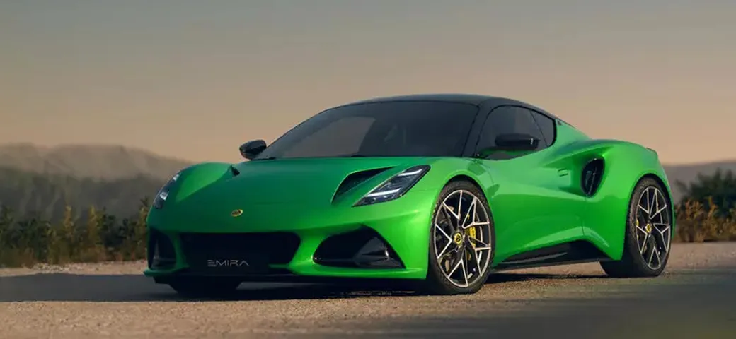 Lotus Emira torna a rombare coi motori V6 SE e Turbo SE: l'elettrico è un ricordo