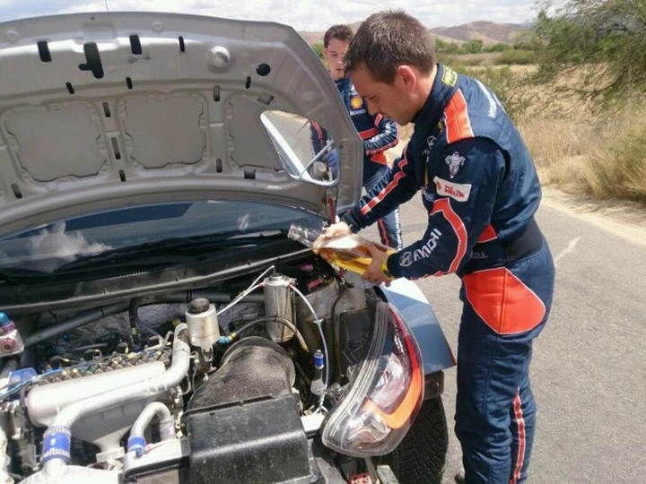 Finisce il liquido del radiatore? L'Epic Win è di Thierry Neuville