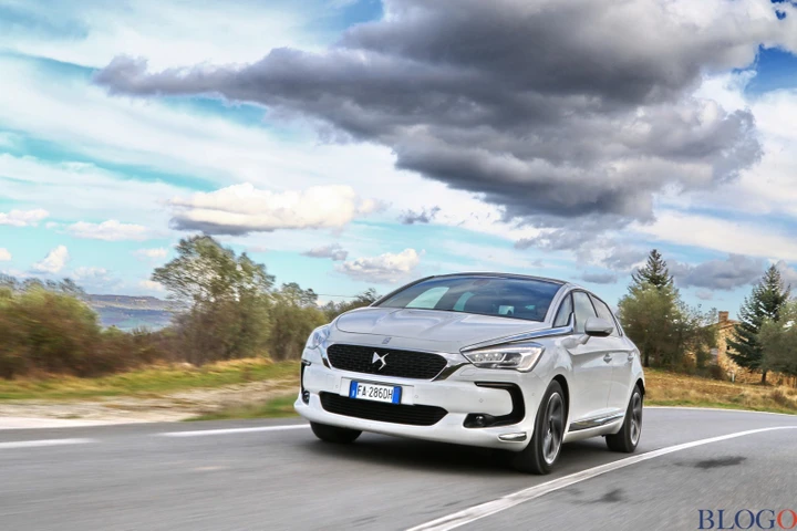 DS 5 Hybrid4: il video test