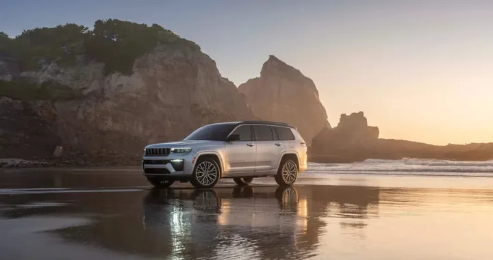 Jeep Grand Cherokee, il restyling: novità ibride e motori più potenti