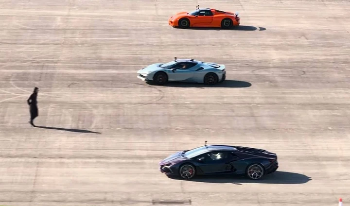 Drag race stellare tra Ferrari SF90, Lamborghini Revuelto e Porsche 918 | Video