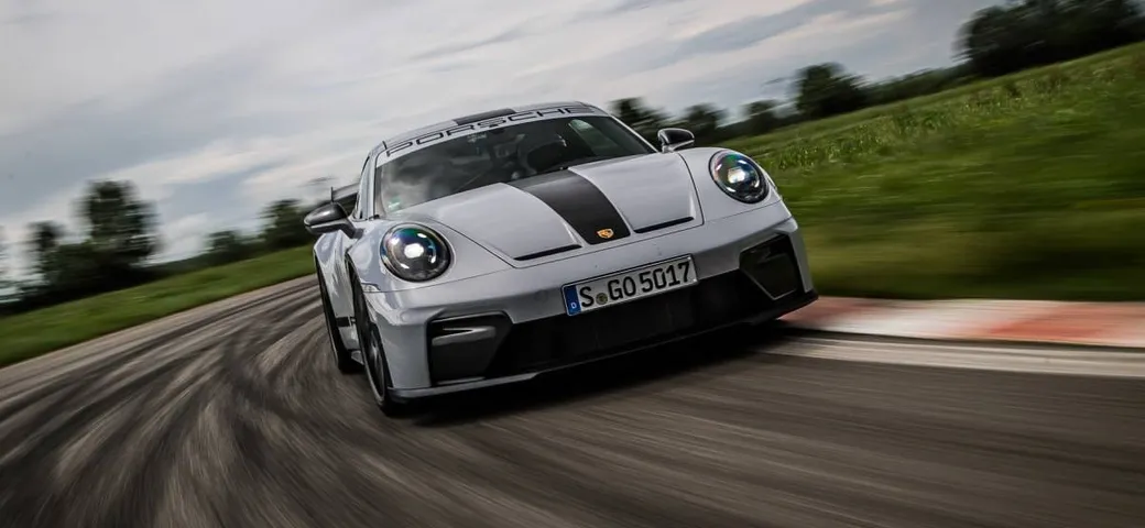 Porsche 911 GT3 992.2: aggiornamenti mirati per prestazioni ancora più pure