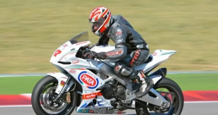 Scatto in Corsa: Aprilia RSV4 Replica Team Pata