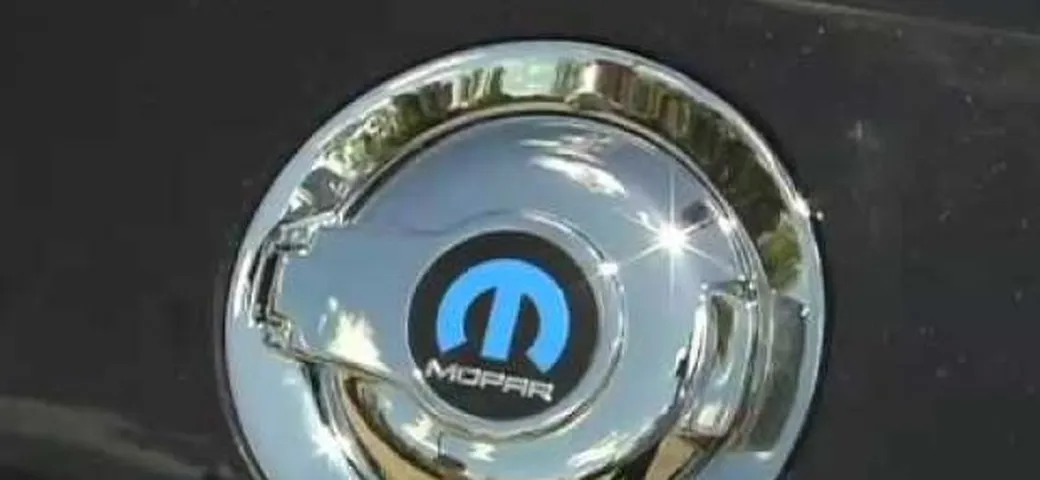 Video: Dodge Challenger Mopar 2010