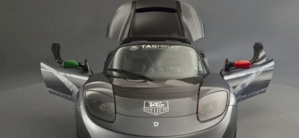 Tesla Roadster: con Tag Heuer il giro del mondo in 8 mesi