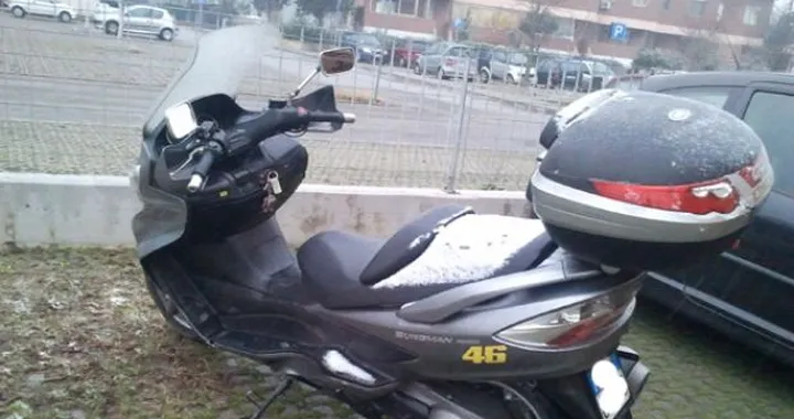 Foto del giorno: temerario in scooter