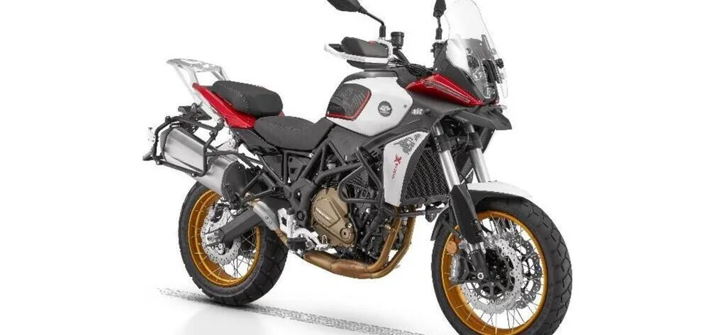 QJ Motor SRT700S e SX: 70 cavalli di versatilità e tecnologia a meno di 8.000 euro