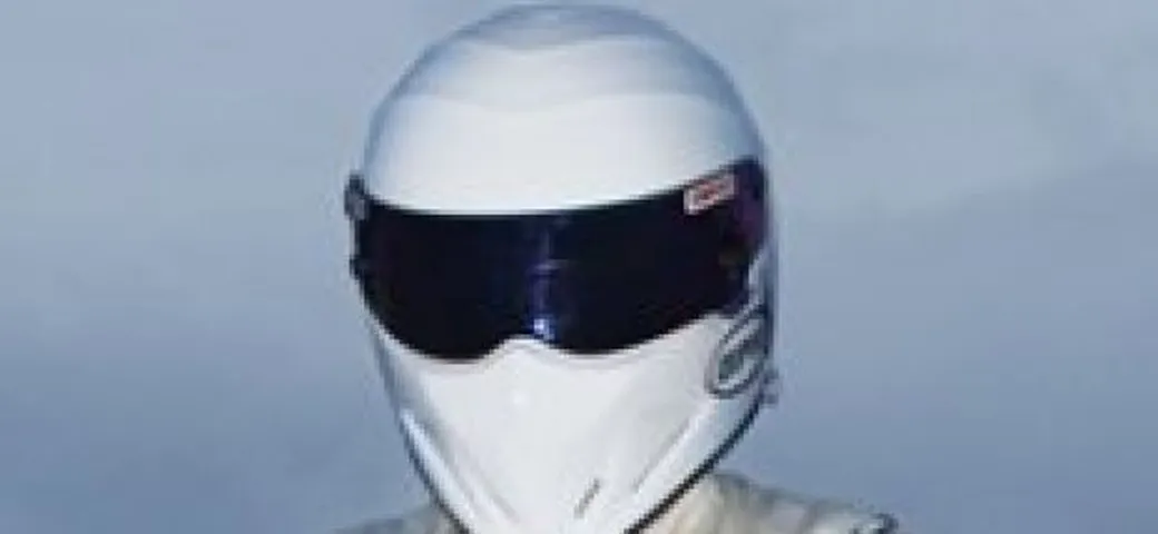 Top Gear: un automobilista inglese si fa fotografare con The Stig...ma secondo la BBC non era lui!