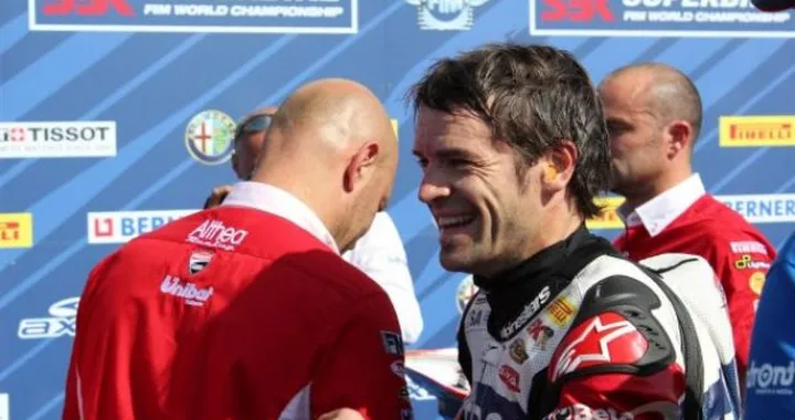 WSBK a Misano: seconda doppietta consecutiva per Carlos Checa. Biaggi e Haga sul podio in Gara2