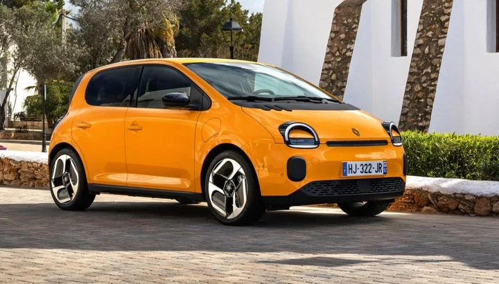 Renault Twingo E-Tech, in promo con la ricarica domestica gratis per 3 anni
