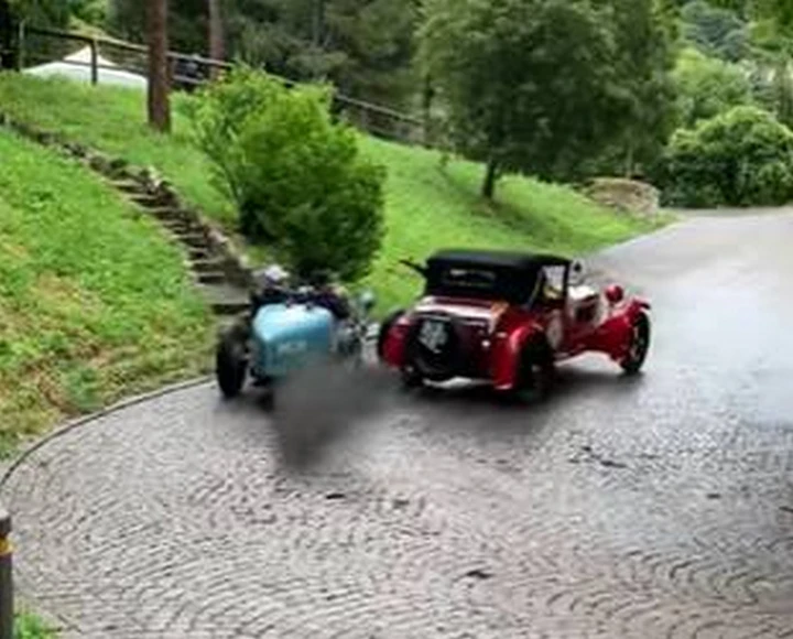 L'incredibile sorpasso dell'Alfa Romeo sulla Bugatti alla 1000 Miglia 2024 | Video
