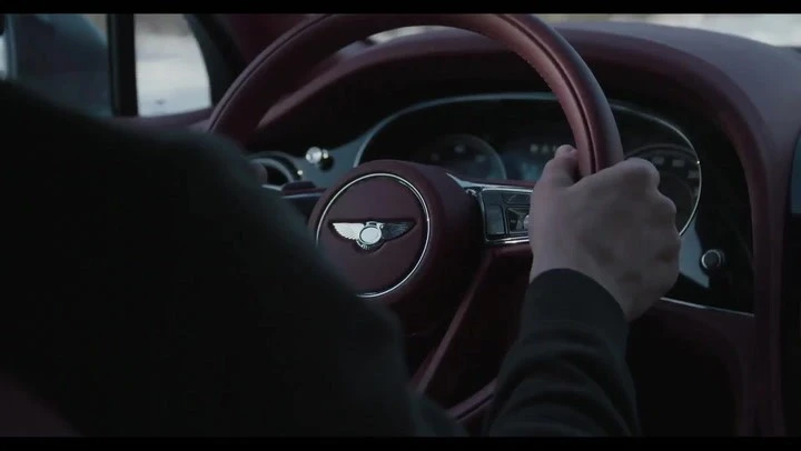 Bentley Bentayga: video teaser sulla neve
